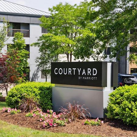 Courtyard Burlington Williston Hotell Exteriör bild