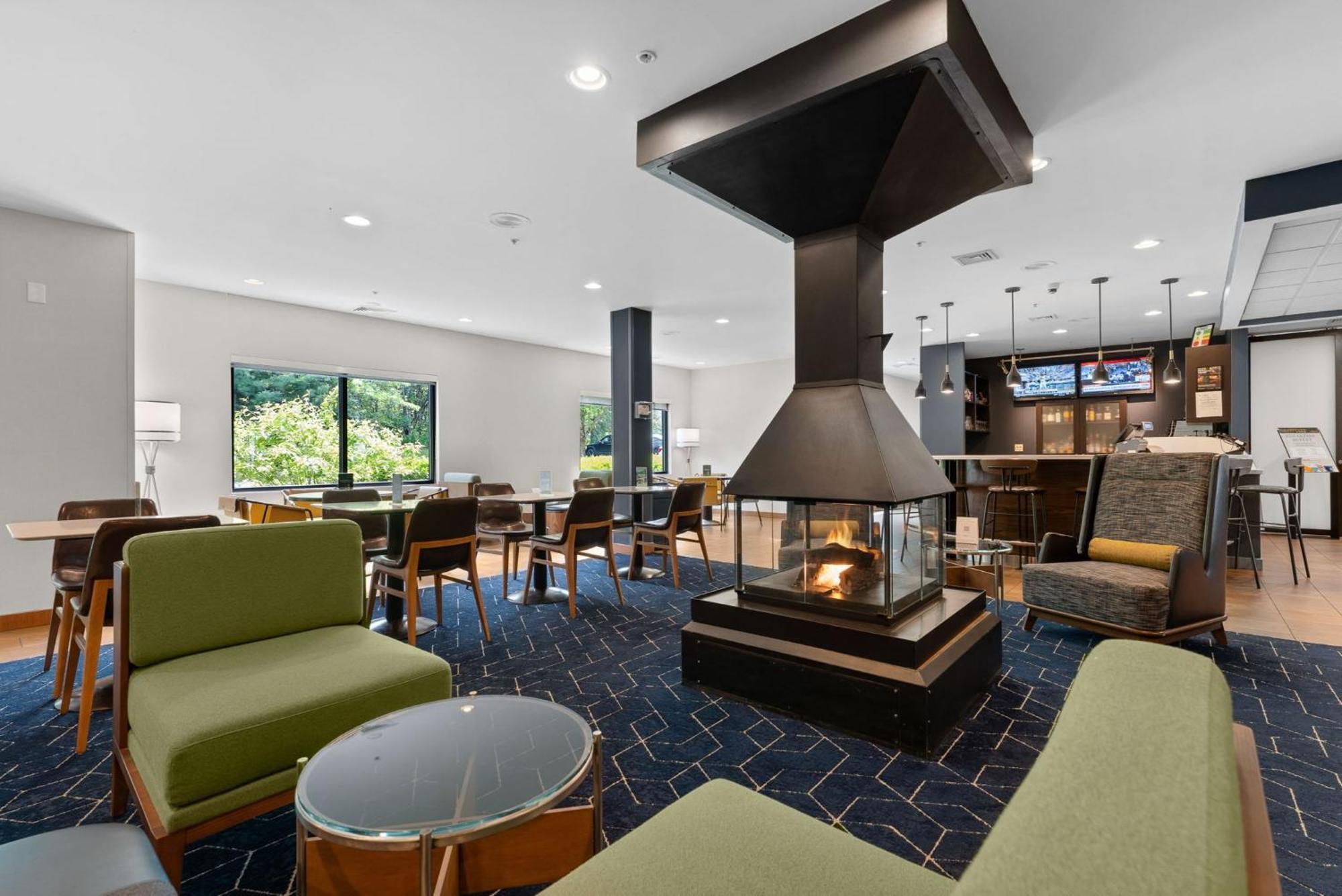 Courtyard Burlington Williston Hotell Exteriör bild