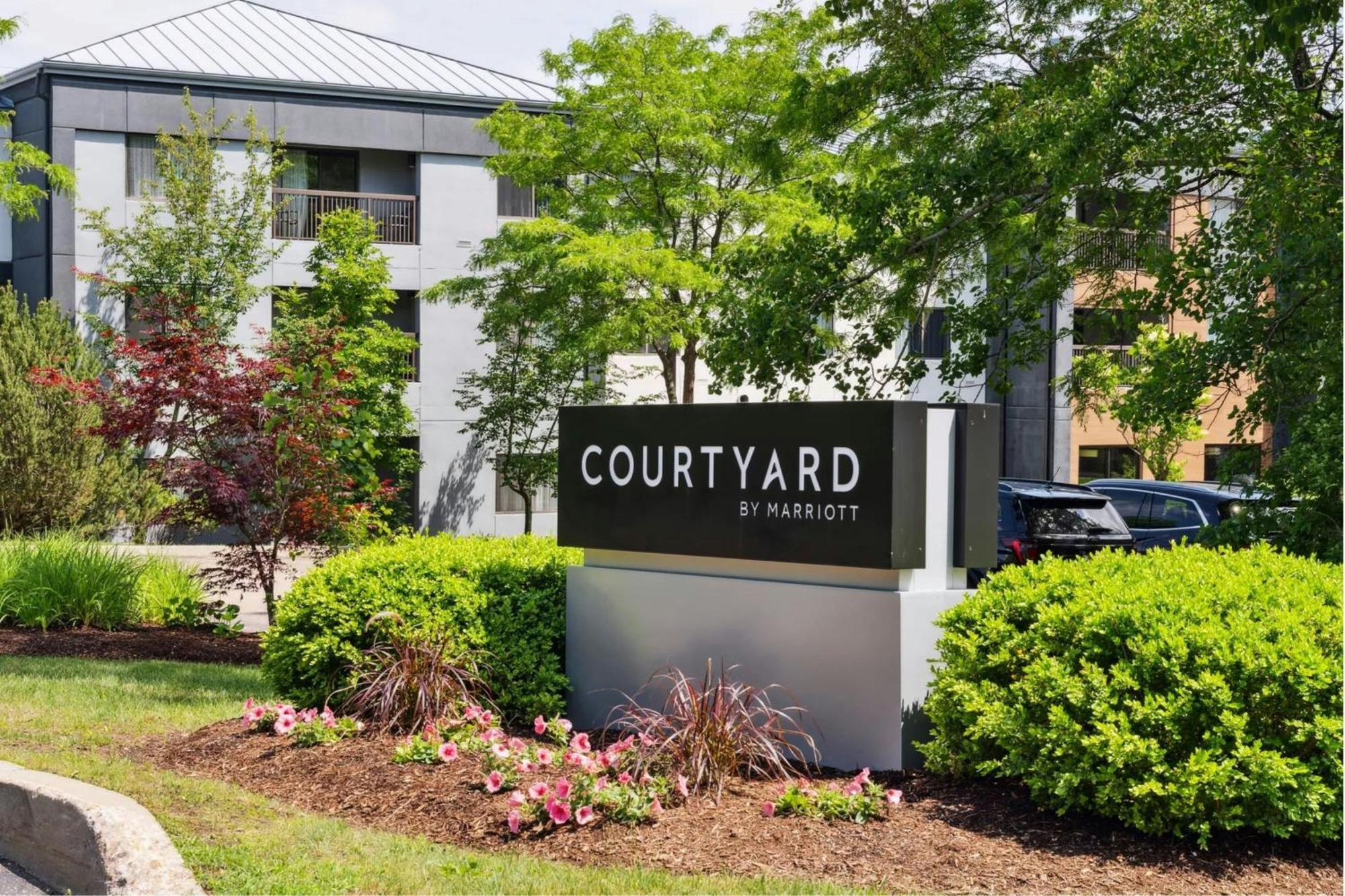 Courtyard Burlington Williston Hotell Exteriör bild